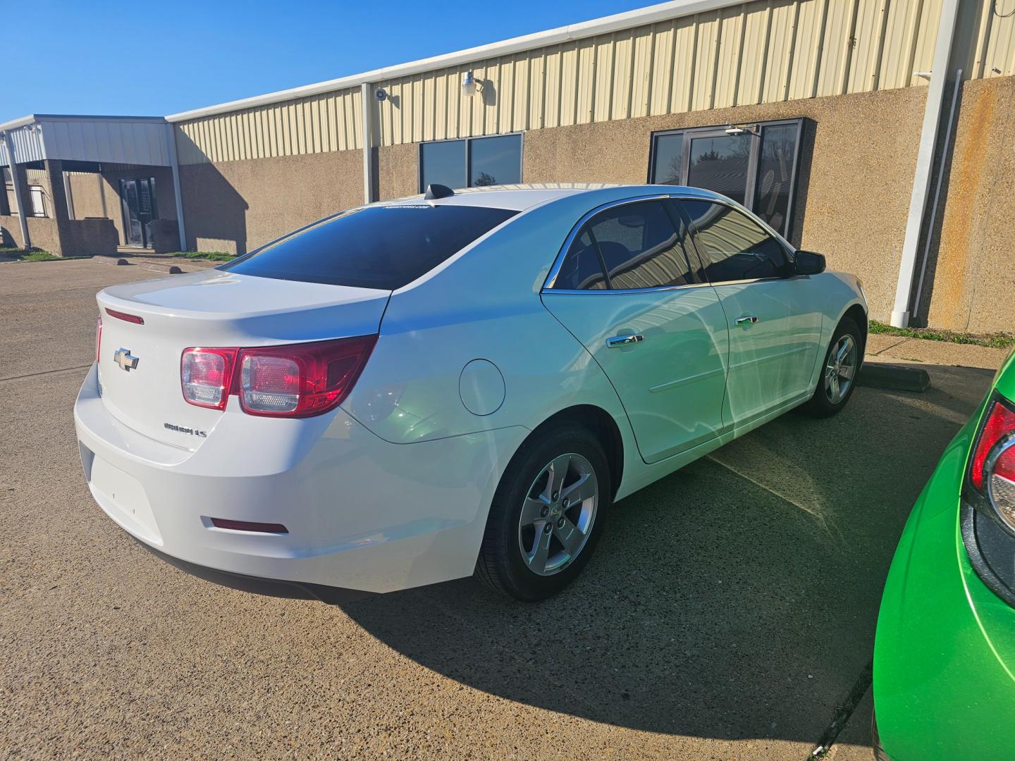 2014 WHITE Chevrolet Malibu LS (1G11B5SL3EF) with an 2.5L L4 DOHC 16V engine, 6-Speed Automatic transmission, located at 533 S Seven Points BLVD, Seven Points, TX, 75143, (430) 255-4030, 32.313999, -96.209351 - Photo#2